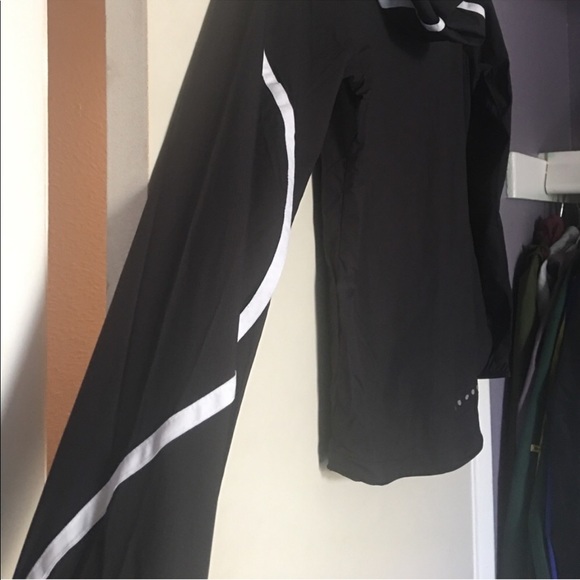 NWOT NIKE lightweight jacket - Picture 5 of 6
